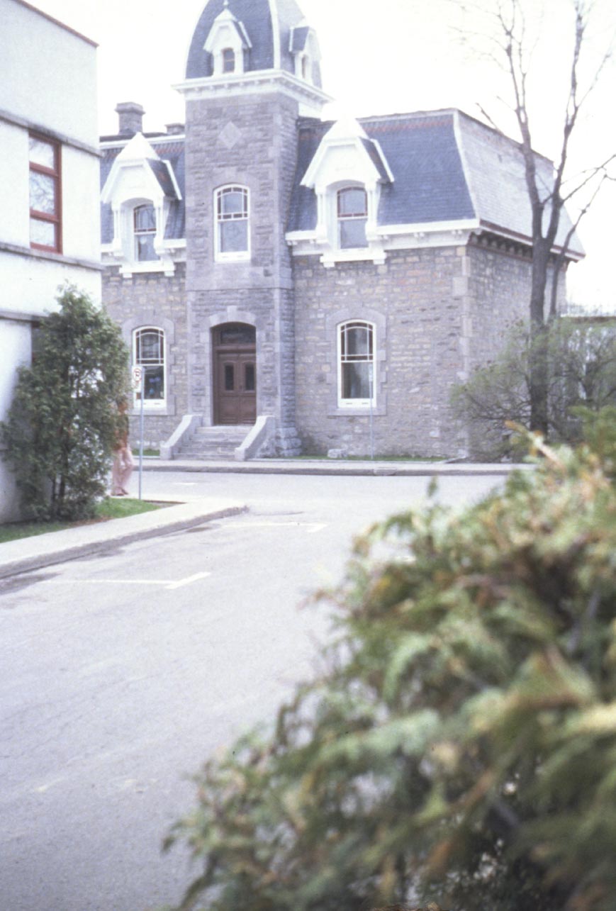 Magasin et maison J.A. Paquin