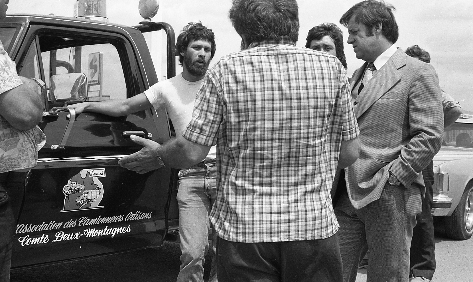 Manifestation de camionneurs du Comté Deux-Montagnes sur le boulevard Arthur Sauvé